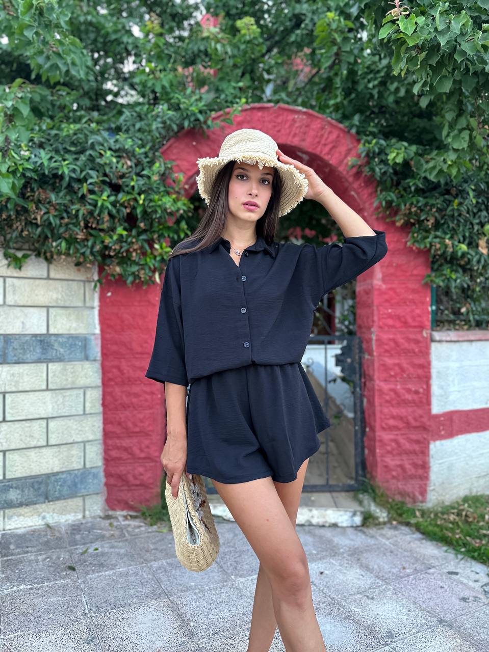 Black half sleeve shorts suit