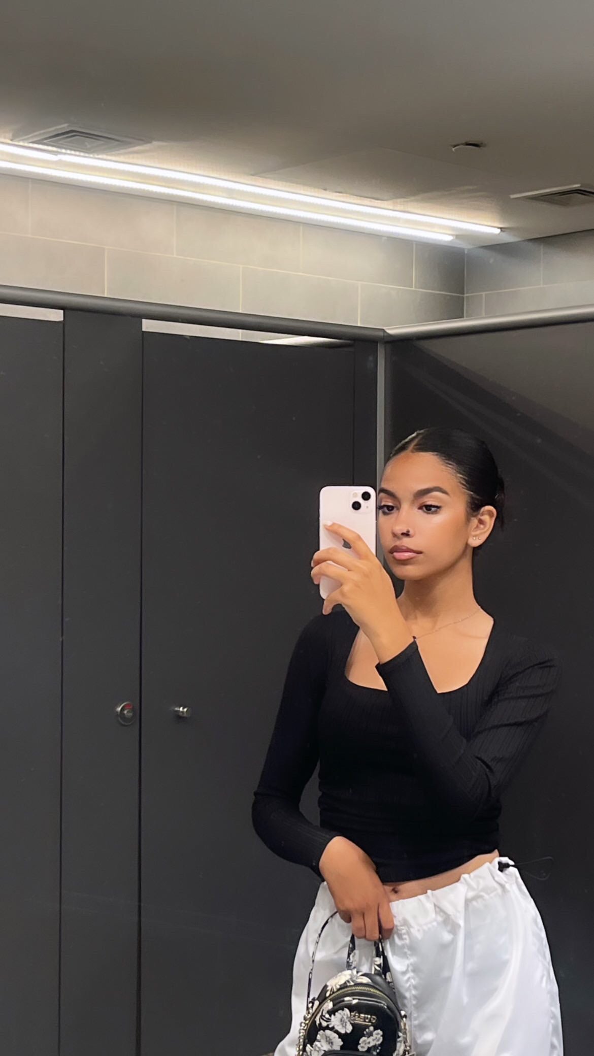 BLACK RIB SIDE RUCHED CROP TOP - long sleeves