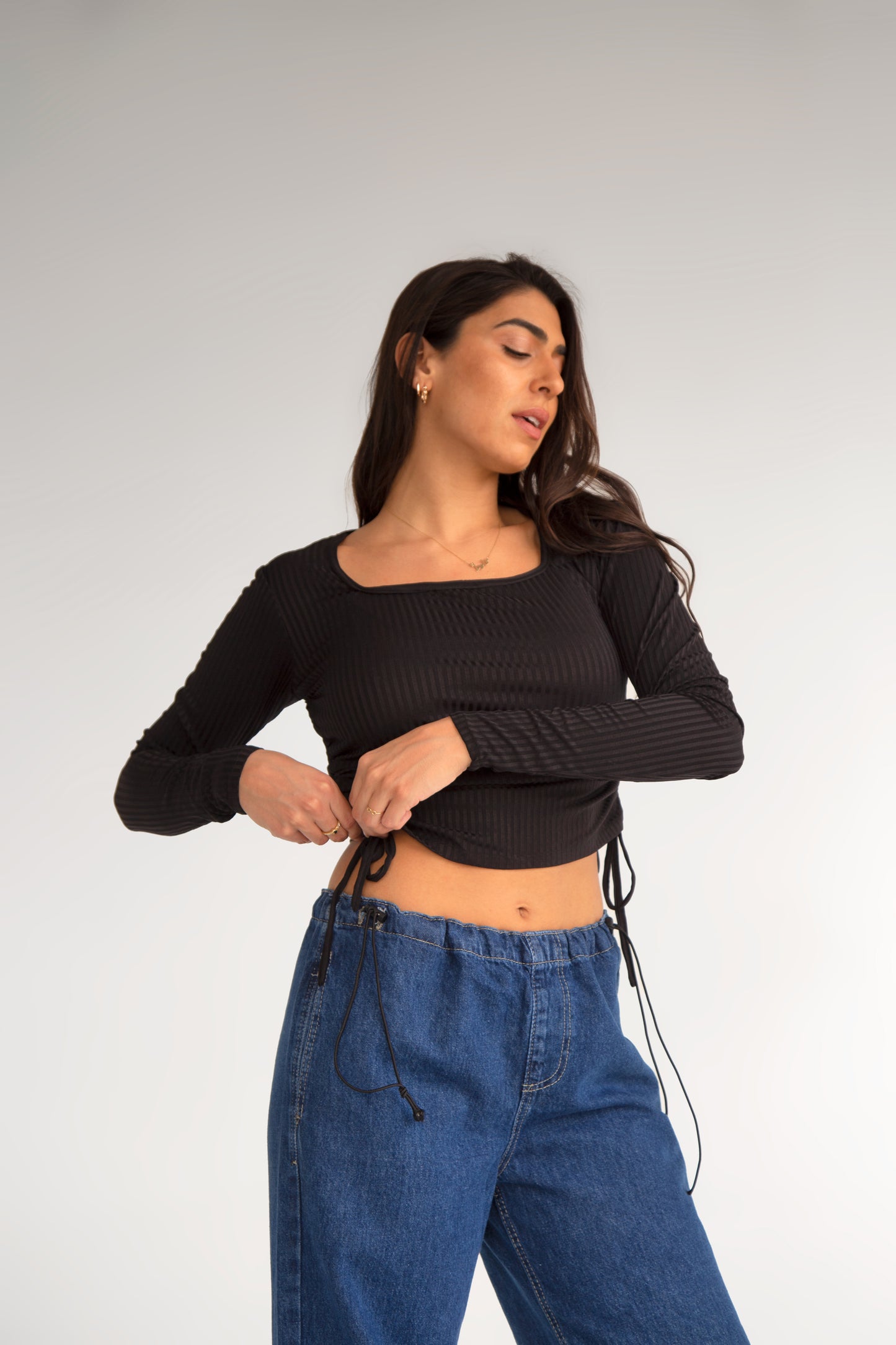 BLACK RIB SIDE RUCHED CROP TOP - long sleeves