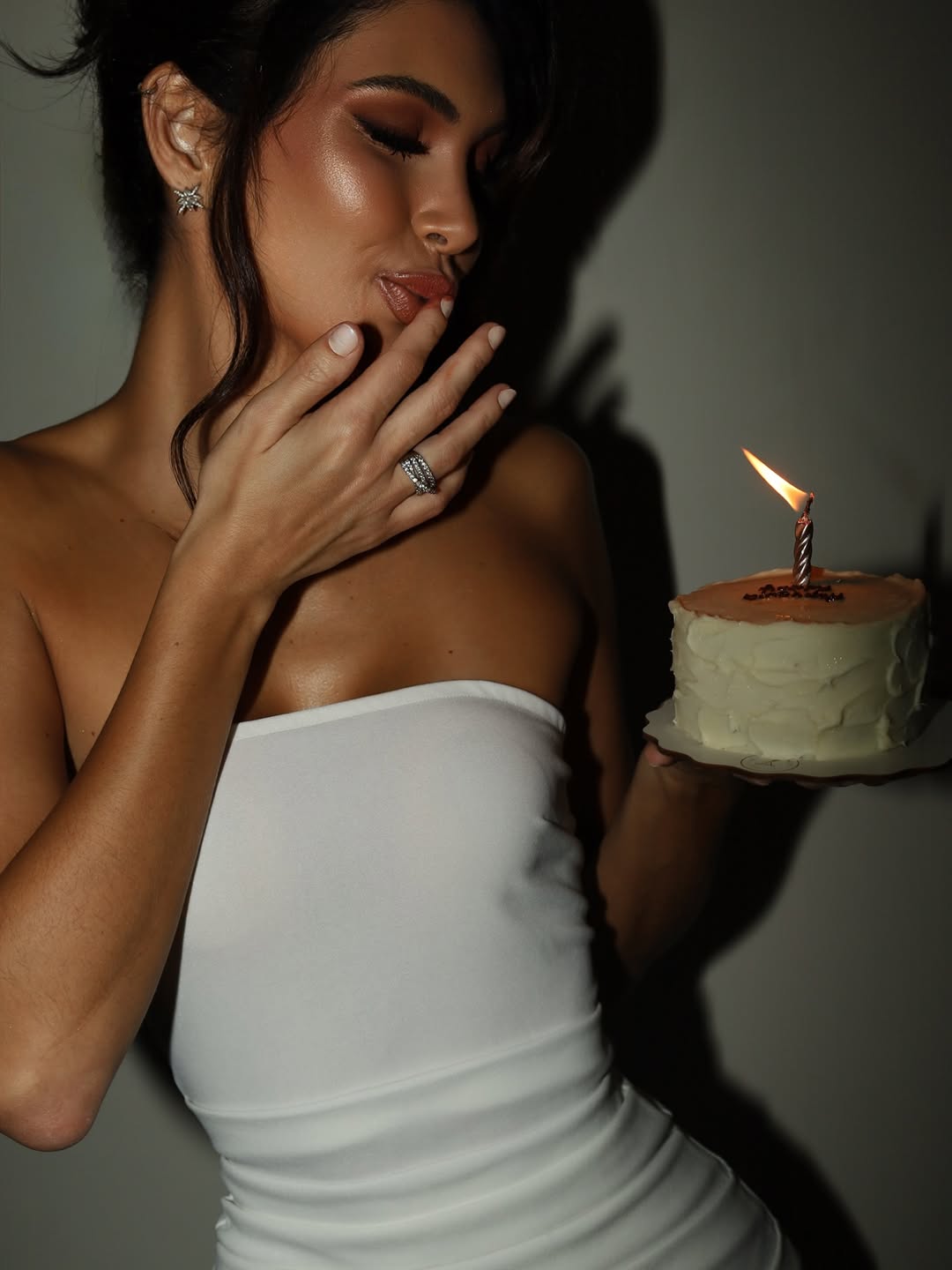 White SCUBA CREP FABRIC DRESS WITH MESH GLOVE