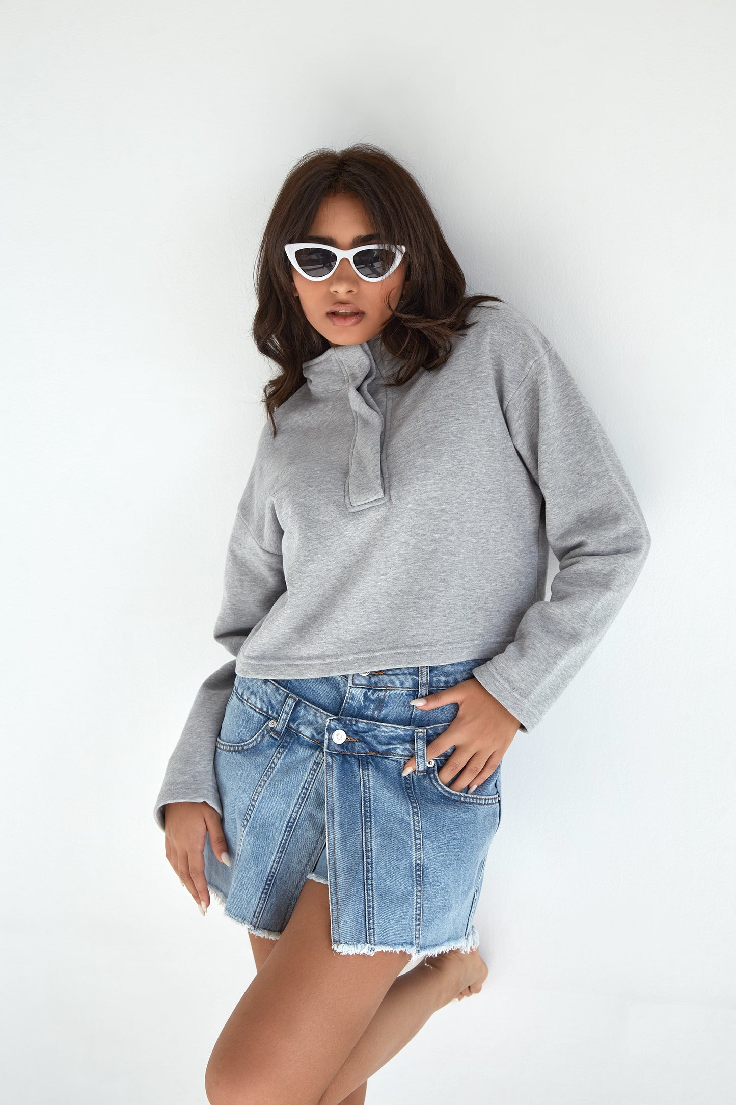 gray hoodie cropped