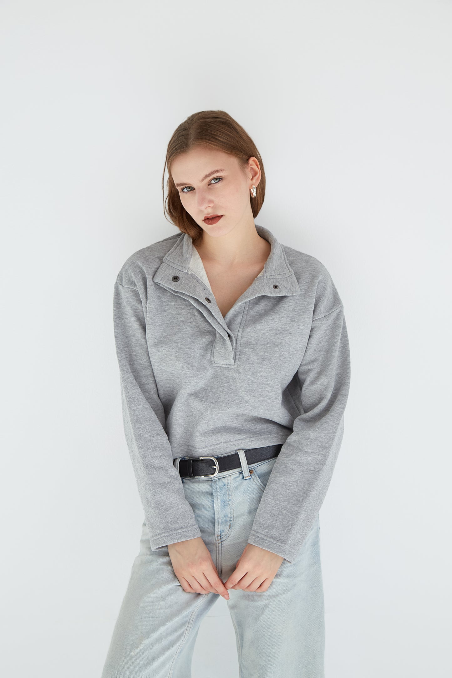 gray hoodie cropped