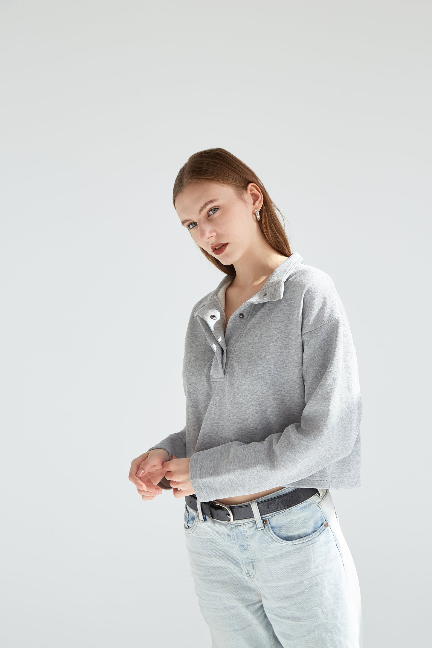 gray hoodie cropped