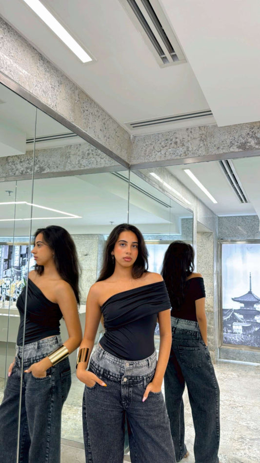 Black top off shoulder