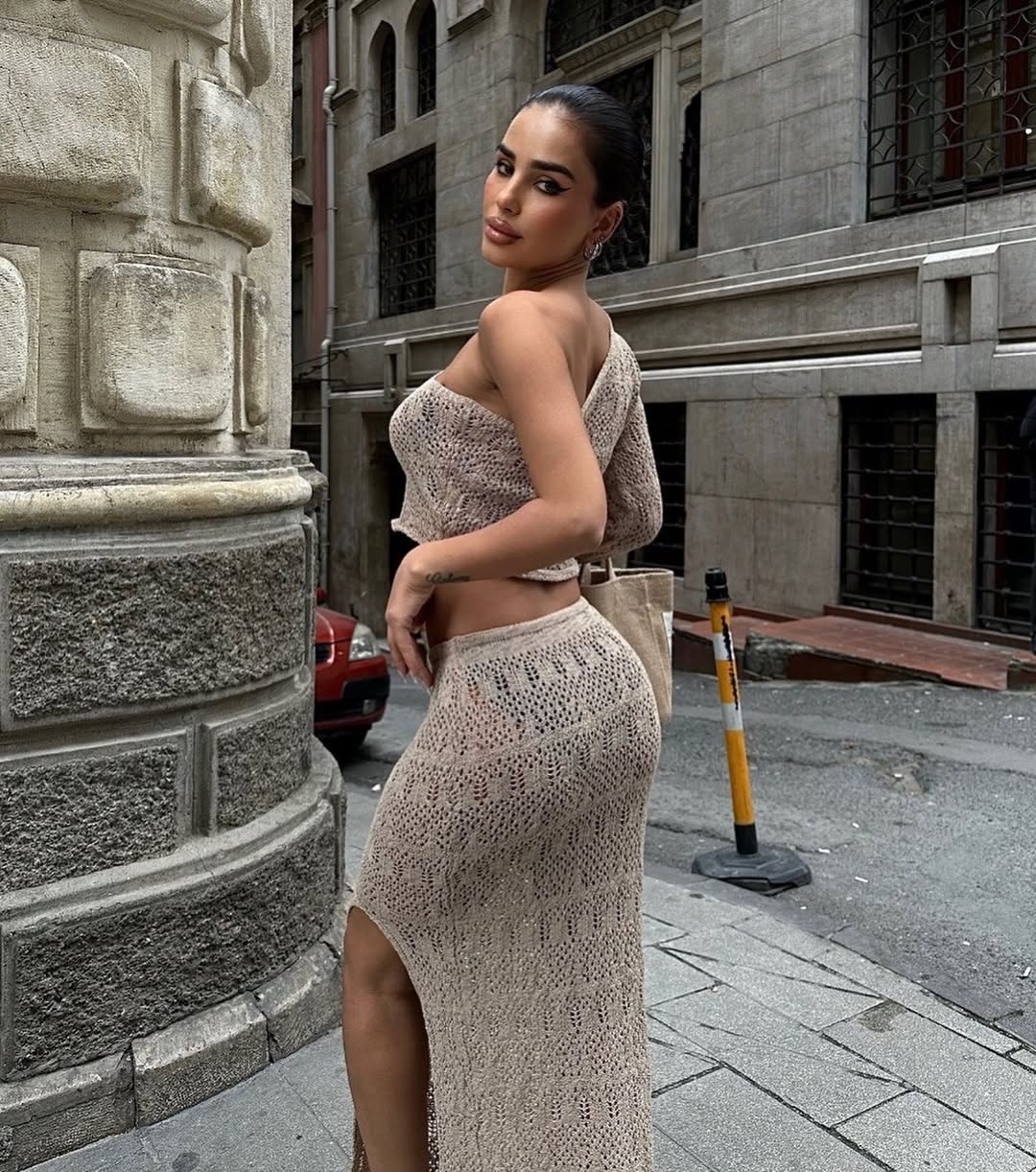 Biege One Shoulder Decollete Set